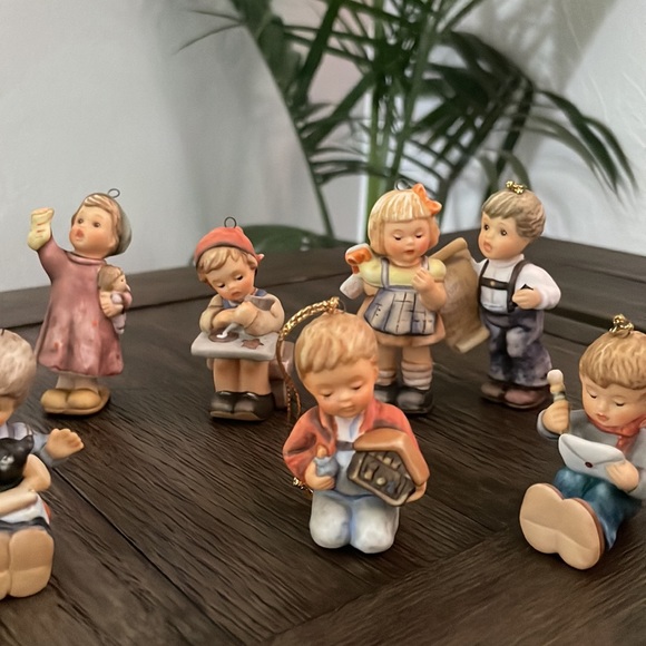 GOEBEL STUDIO HUMMEL ORNAMENTS 11 piece box - Picture 3 of 5